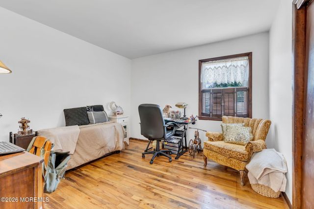 725 8th Avenue, Manchester, NJ 08759