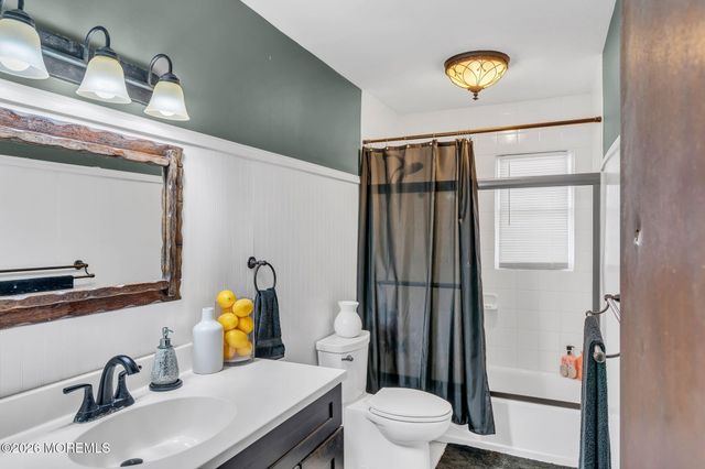 725 8th Avenue, Manchester, NJ 08759