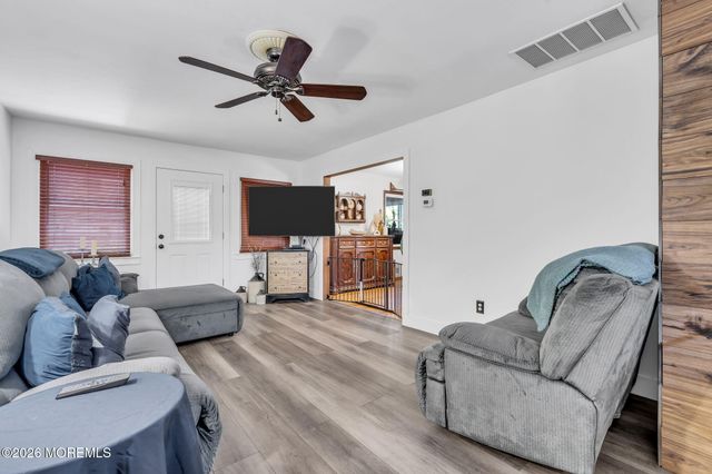 725 8th Avenue, Manchester, NJ 08759