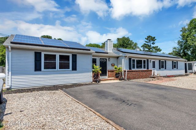 725 8th Avenue, Manchester, NJ 08759