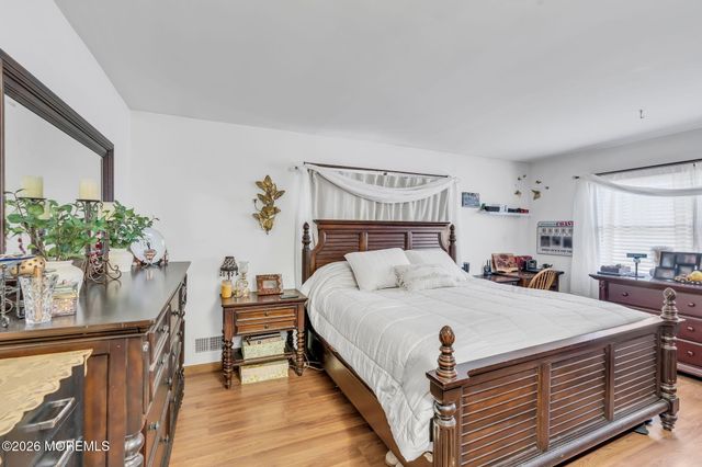 725 8th Avenue, Manchester, NJ 08759