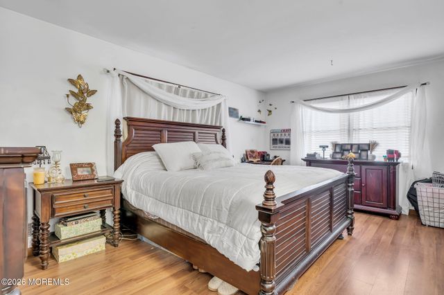 725 8th Avenue, Manchester, NJ 08759