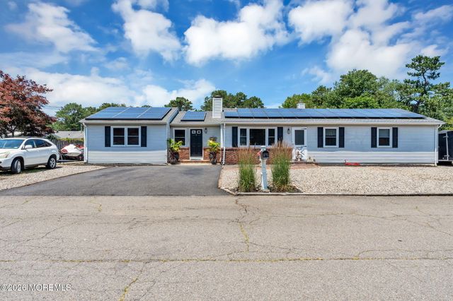 725 8th Avenue, Manchester, NJ 08759