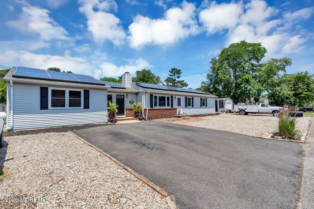 725 8th Avenue, Manchester, NJ 08759