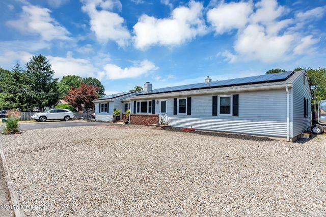 725 8th Avenue, Manchester, NJ 08759
