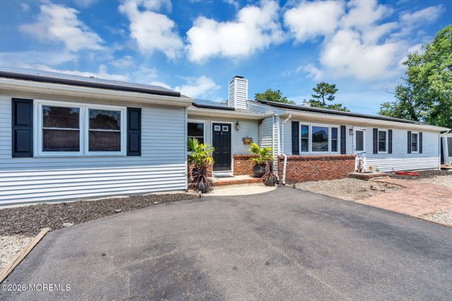 725 8th Avenue, Manchester, NJ 08759