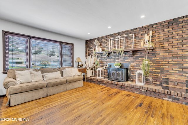 725 8th Avenue, Manchester, NJ 08759