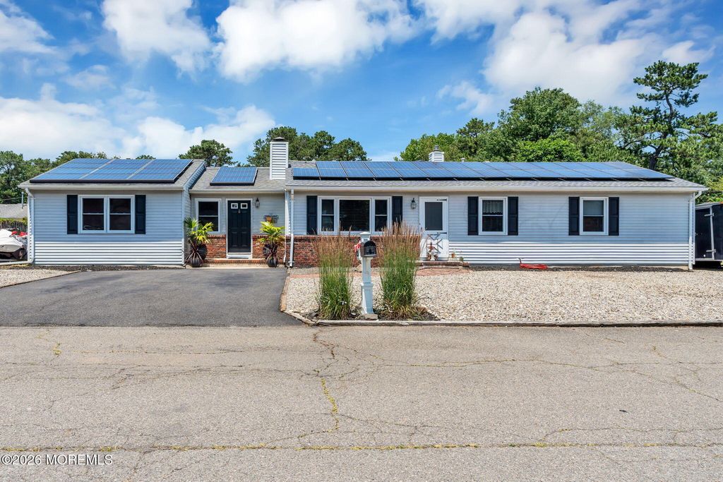 725 8th Avenue, Manchester, NJ 08759