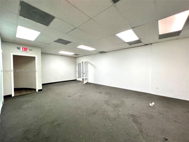 3425 NW 73rd Ave, Miami, FL 33122