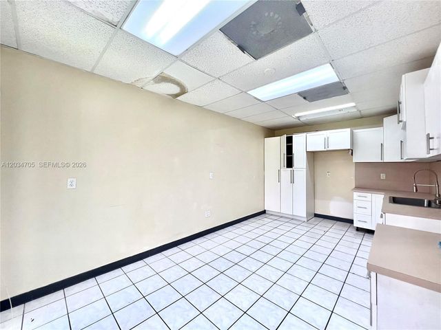 3425 NW 73rd Ave, Miami, FL 33122