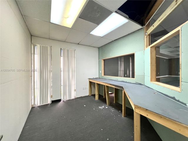 3425 NW 73rd Ave, Miami, FL 33122