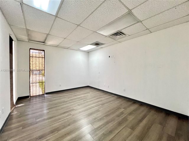 3425 NW 73rd Ave, Miami, FL 33122