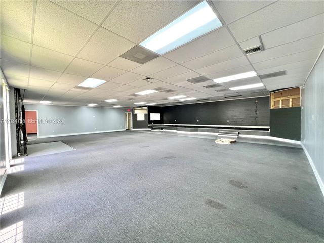 3425 NW 73rd Ave, Miami, FL 33122