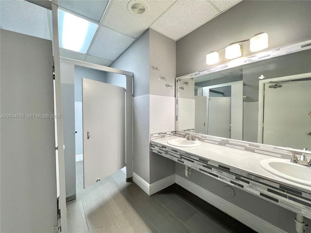3425 NW 73rd Ave, Miami, FL 33122