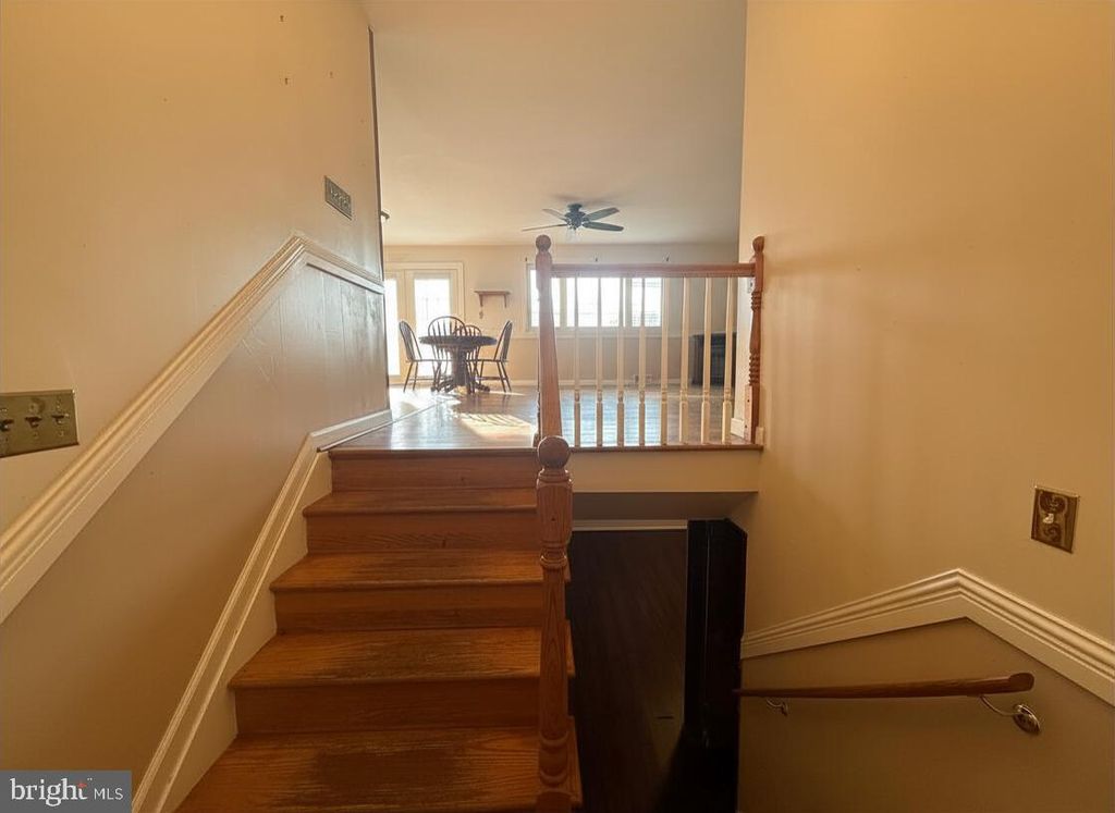 Image 3 of property listing at 303 MACKINTOSH DR, Glen Burnie, MD 21061