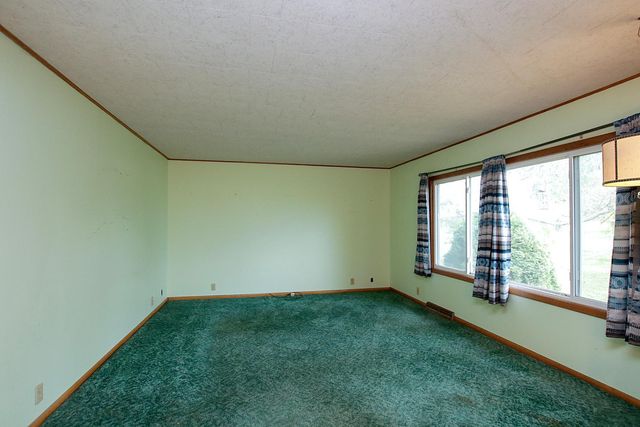 555 N High Drive NE, Hutchinson, MN 55350