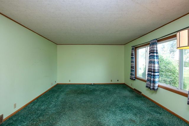 555 N High Drive NE, Hutchinson, MN 55350