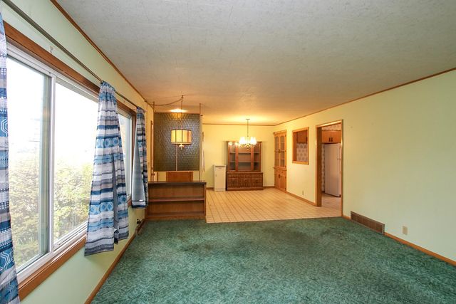 555 N High Drive NE, Hutchinson, MN 55350