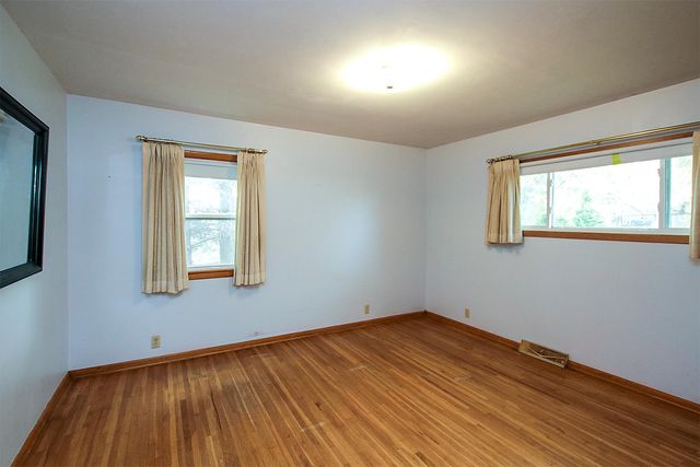 555 N High Drive NE, Hutchinson, MN 55350