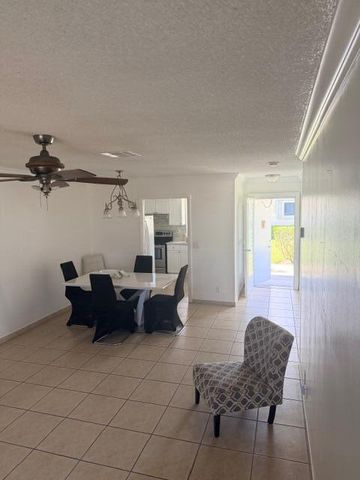5443 Cresthaven Boulevard F, West Palm Beach, FL 33415