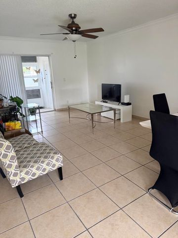 5443 Cresthaven Boulevard F, West Palm Beach, FL 33415