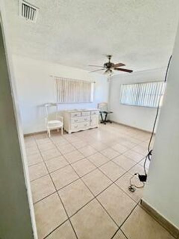 5443 Cresthaven Boulevard F, West Palm Beach, FL 33415