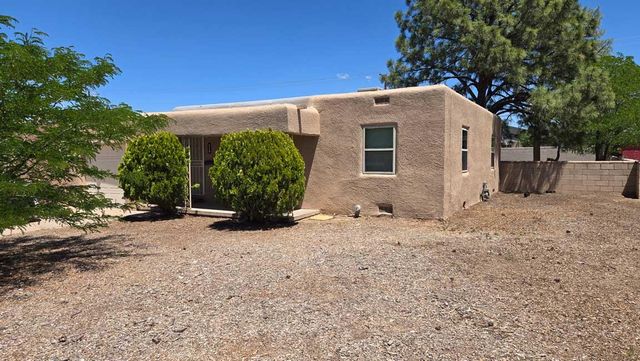 508 Arizona Street SE, Albuquerque, NM 87108