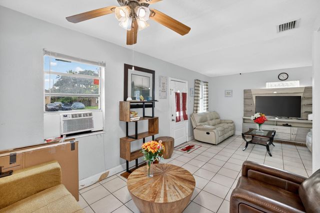 1525 NW 14th Ct, Fort Lauderdale, FL 33311