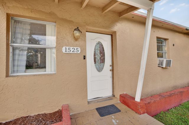 1525 NW 14th Ct, Fort Lauderdale, FL 33311