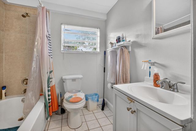 1525 NW 14th Ct, Fort Lauderdale, FL 33311