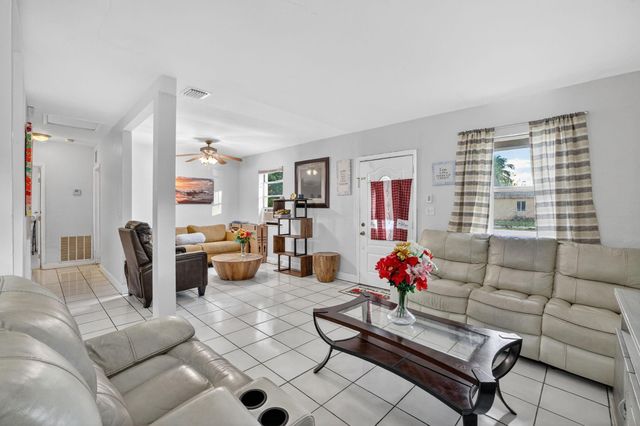 1525 NW 14th Ct, Fort Lauderdale, FL 33311