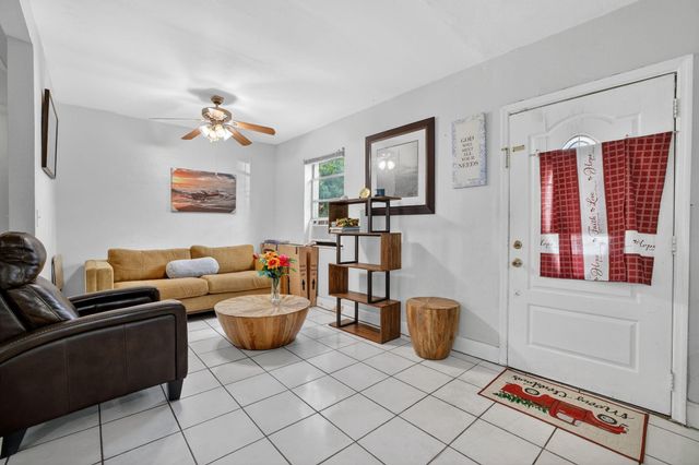 1525 NW 14th Ct, Fort Lauderdale, FL 33311