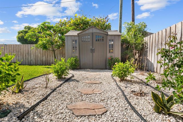 6481 SE Clairmont Place, Hobe Sound, FL 33455