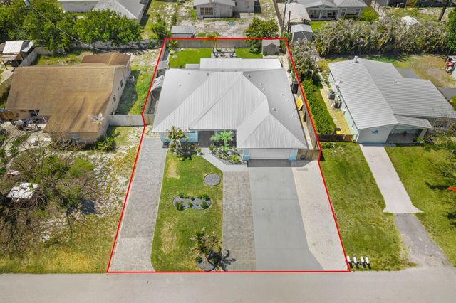 6481 SE Clairmont Place, Hobe Sound, FL 33455