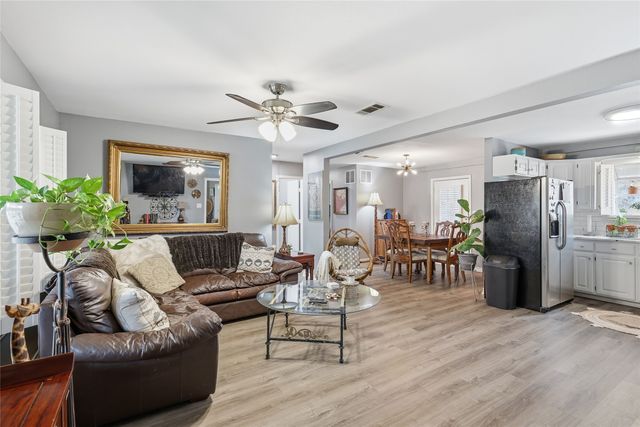 1051 Meadow Oaks Street, Reno, TX 76020