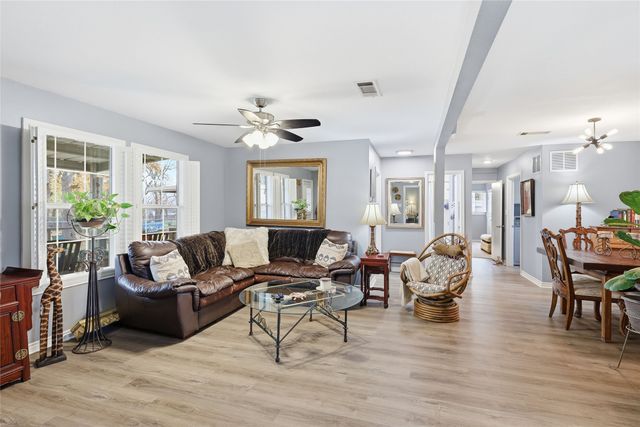 1051 Meadow Oaks Street, Reno, TX 76020