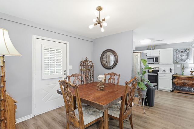 1051 Meadow Oaks Street, Reno, TX 76020