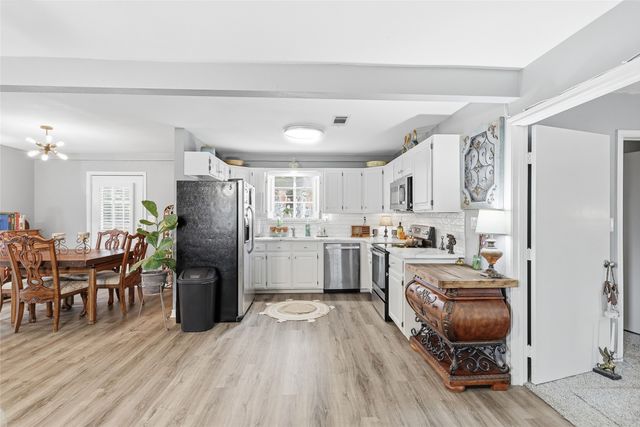 1051 Meadow Oaks Street, Reno, TX 76020