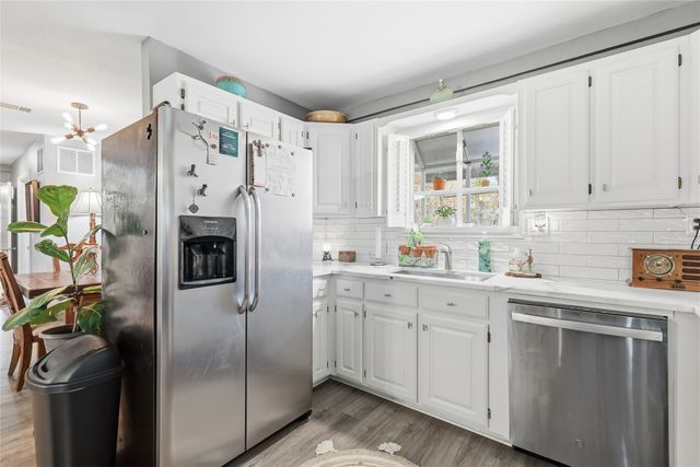 1051 Meadow Oaks Street, Reno, TX 76020