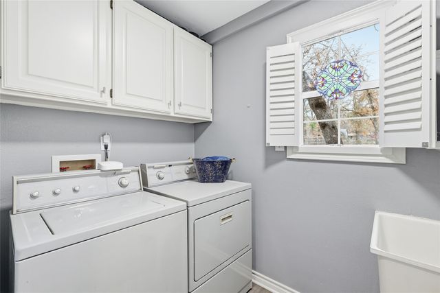 1051 Meadow Oaks Street, Reno, TX 76020