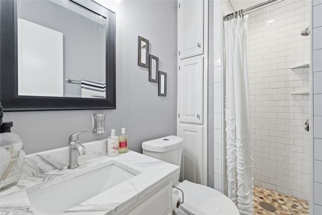 1051 Meadow Oaks Street, Reno, TX 76020