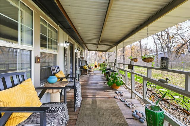 1051 Meadow Oaks Street, Reno, TX 76020