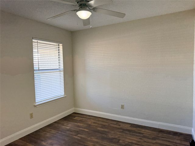 1606 Brook Glen Drive, Sanger, TX 76266