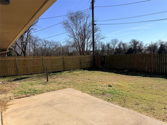 1606 Brook Glen Drive, Sanger, TX 76266