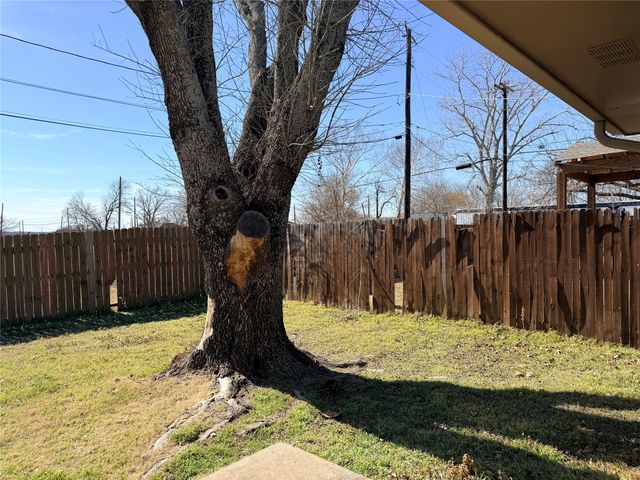 1606 Brook Glen Drive, Sanger, TX 76266