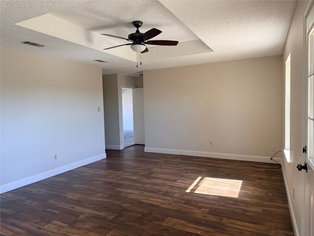 1606 Brook Glen Drive, Sanger, TX 76266