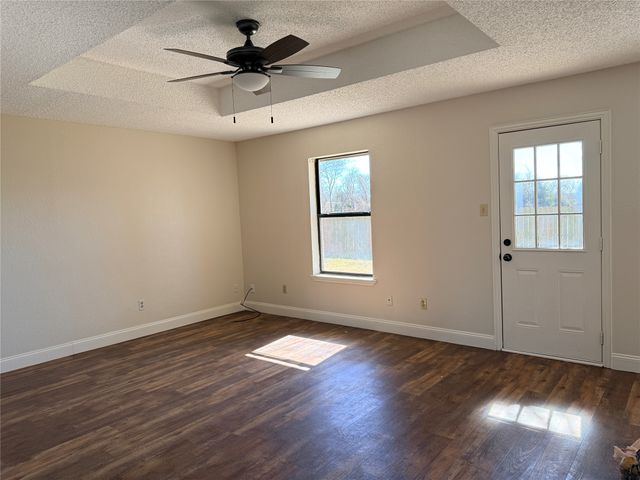 1606 Brook Glen Drive, Sanger, TX 76266