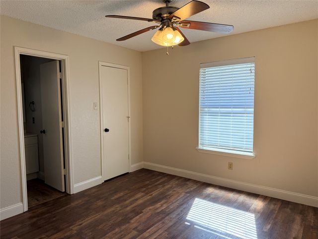 1606 Brook Glen Drive, Sanger, TX 76266