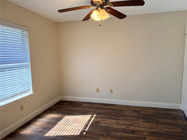 1606 Brook Glen Drive, Sanger, TX 76266