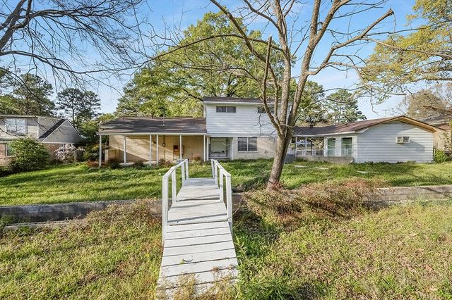 2305 Cherry Hill Road, Texarkana, TX 75503